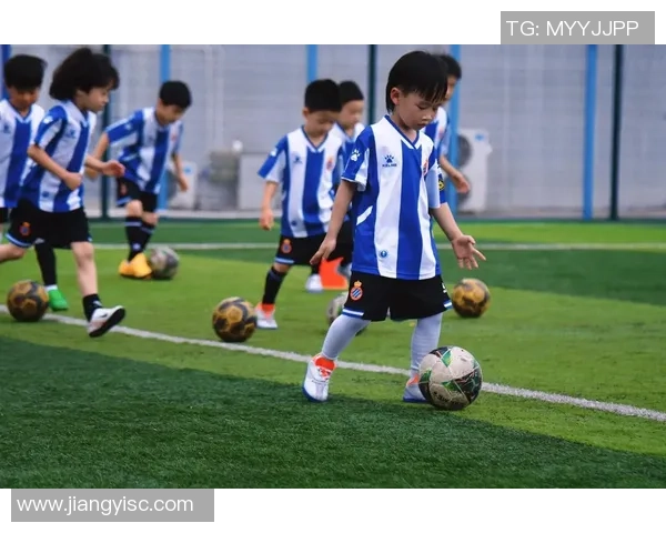 捷克与澳大利亚国际友谊赛精彩对决展现足球魅力与团队精神